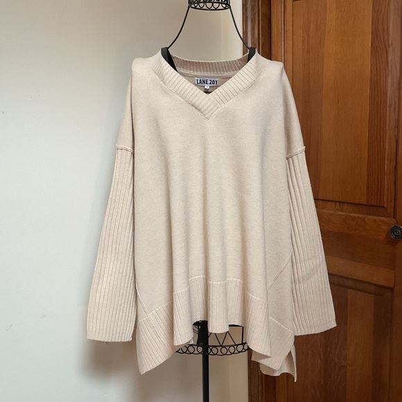 Lane 201 Sweaters - Lane 201 Women's Cream V-Neck Sweater, Small, ivory